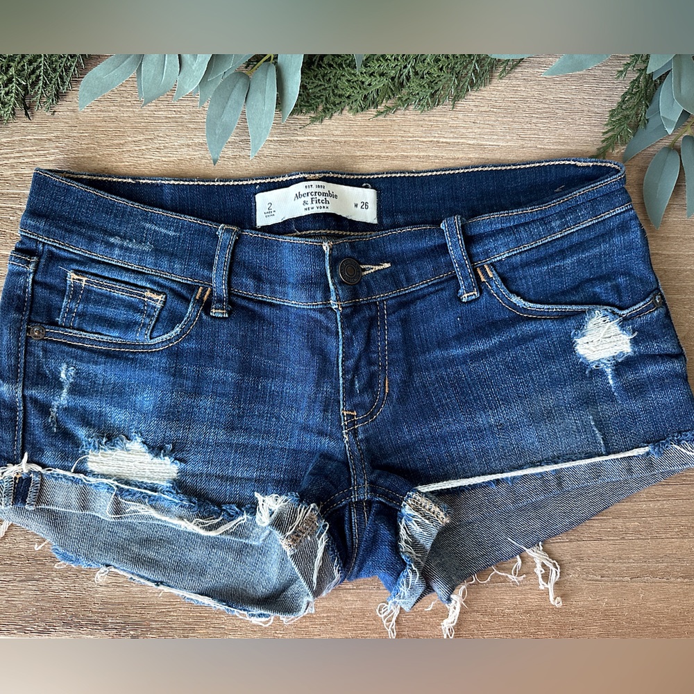 Abercrombie and fitch distressed low rise women’s shorts